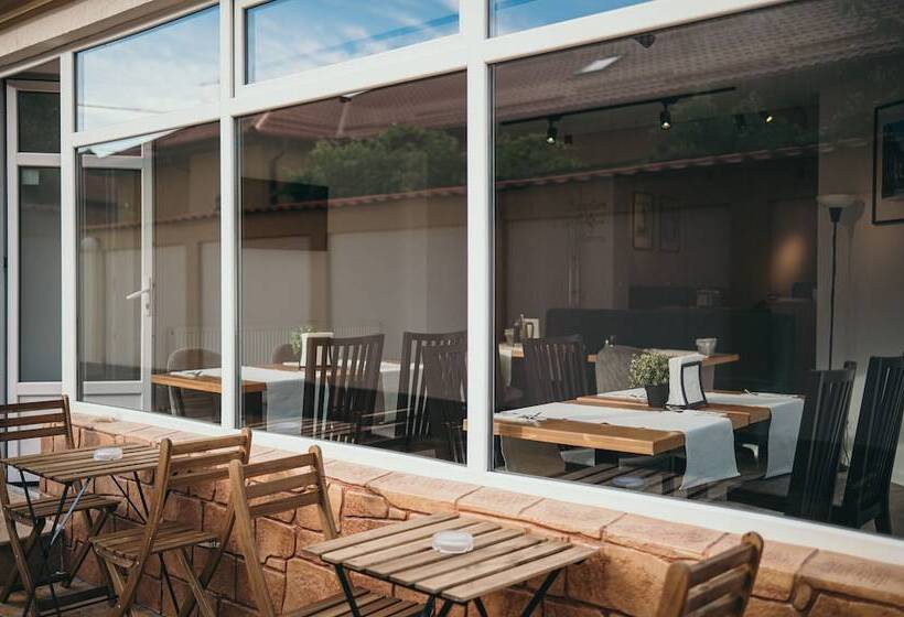 پانسیون Nest Guesthouse