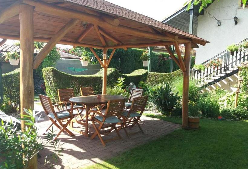 ペンション Hajnalka Vendégház