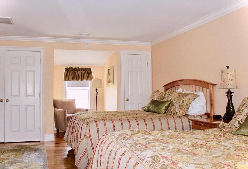 Общежитие Compass Rose Inn