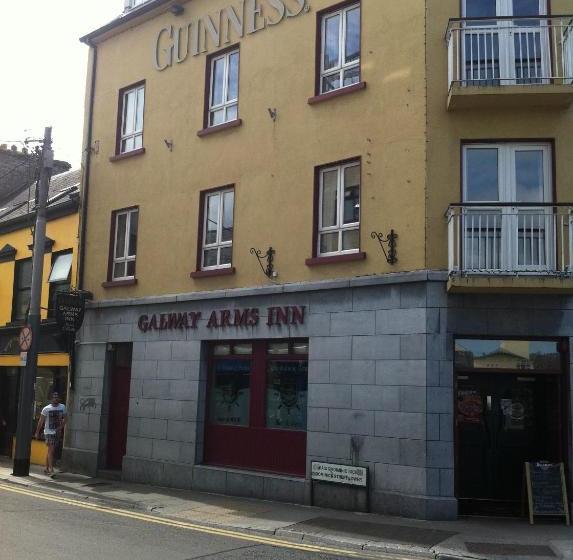ユースホステル Galway Arms Inn