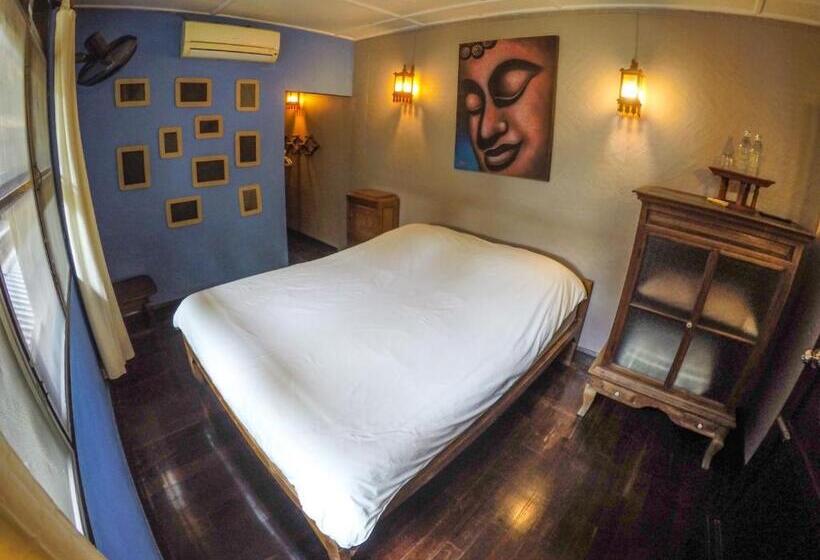 هاستل The Riverside Guest House