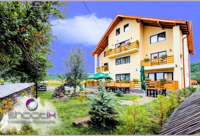 پانسیون Camves Inn