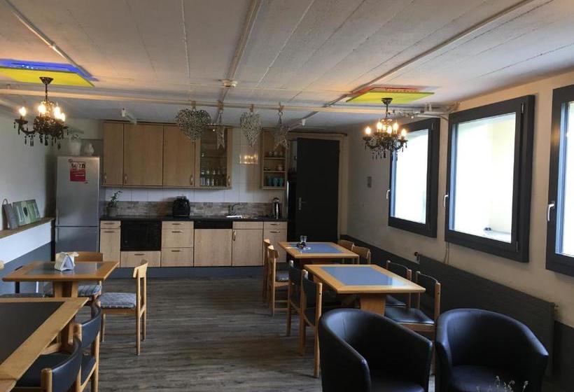 Hostel C'est La Vie