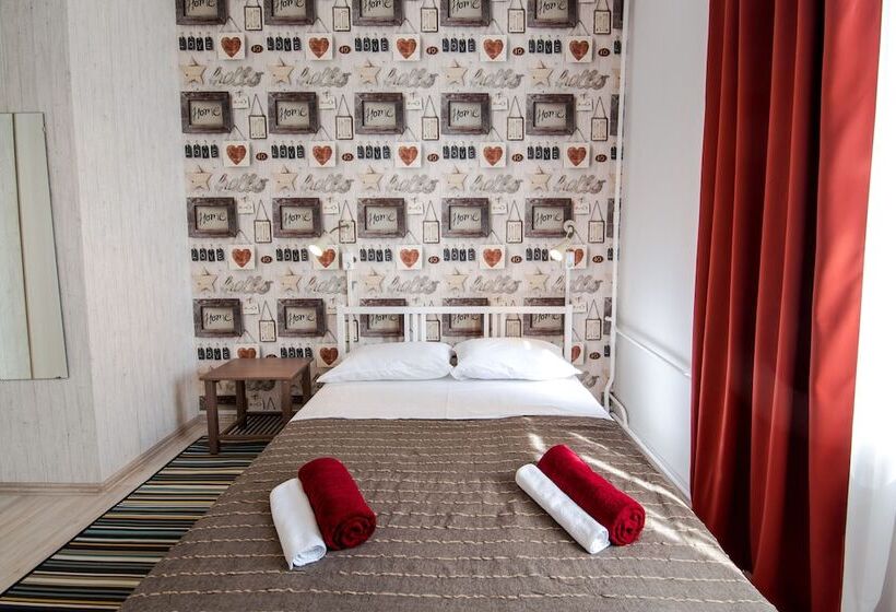 בית מלון כפרי Artist Hostel On Kazansky