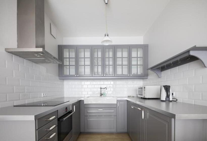 هتل Poznan Apartments Towarowa