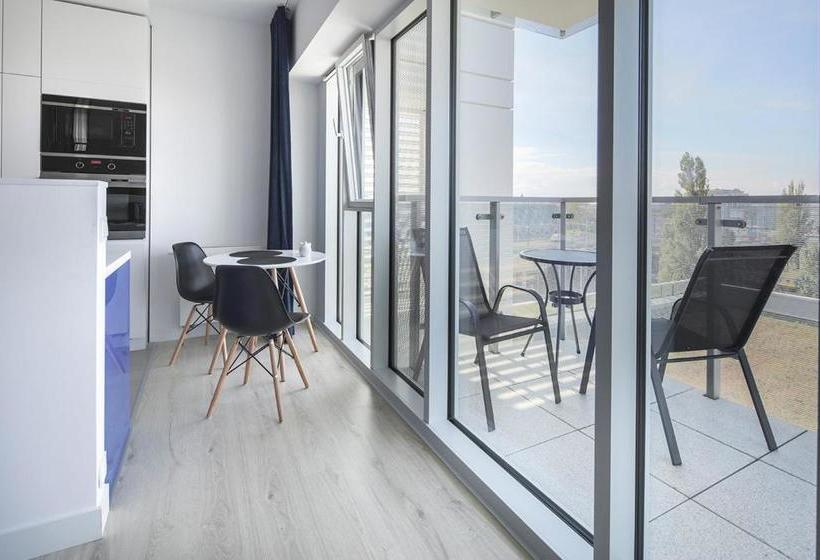 هتل Poznan Apartments Towarowa