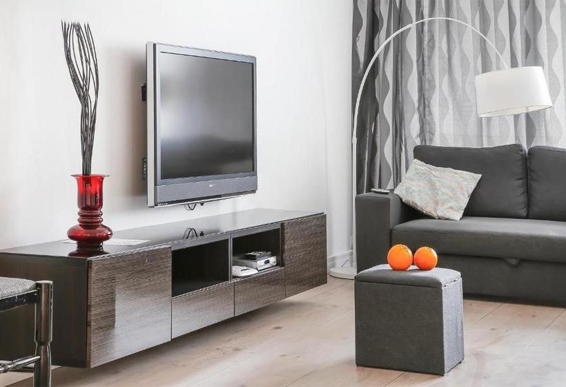 هتل Poznan Apartments Towarowa