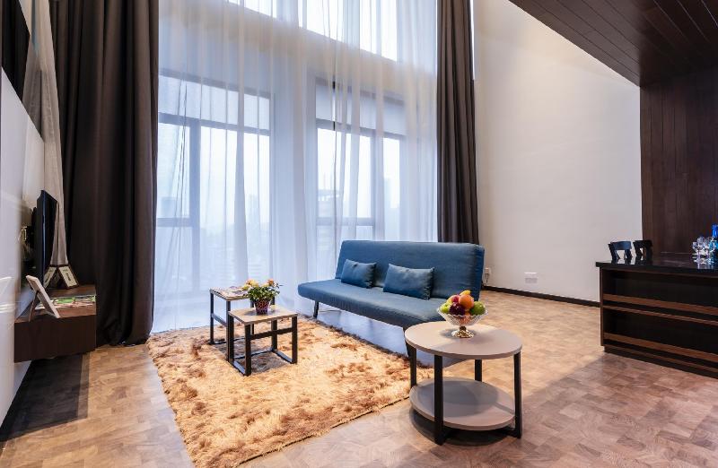 هتل Expressionz Professional Suites By Zen Home