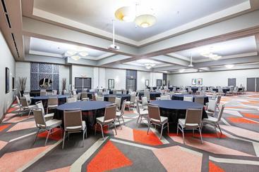 هتل Hampton Inn Gardner Conference  Center