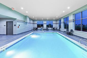 هتل Hampton Inn Gardner Conference  Center