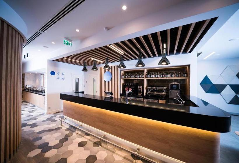 בית מלון כפרי Holiday Inn Express Moscow  Baumanskaya, An Ihg