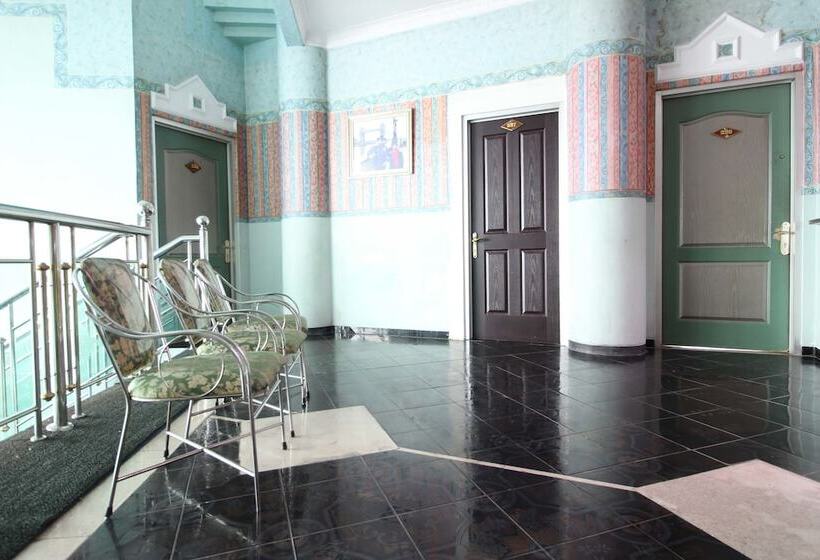 پانسیون Reddoorz Near Malioboro Mall