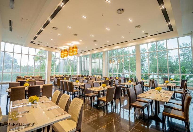Amerald Resort Hotel Desaru