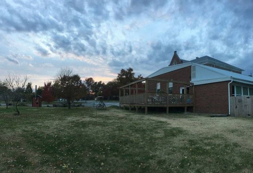 Bed and Breakfast Davie School Inn
