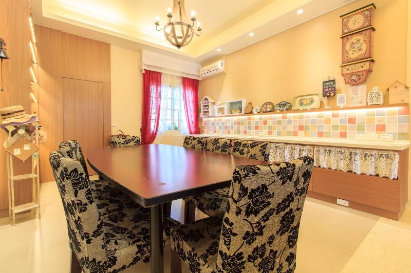 تختخواب و صبحانه Elegance House