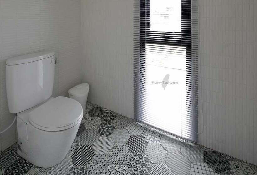 تختخواب و صبحانه Wo Club Hall