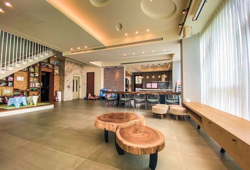 تختخواب و صبحانه Wo Club Hall