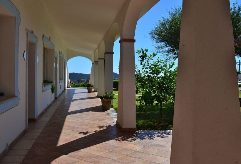 여관 Agriturismo Irghitula