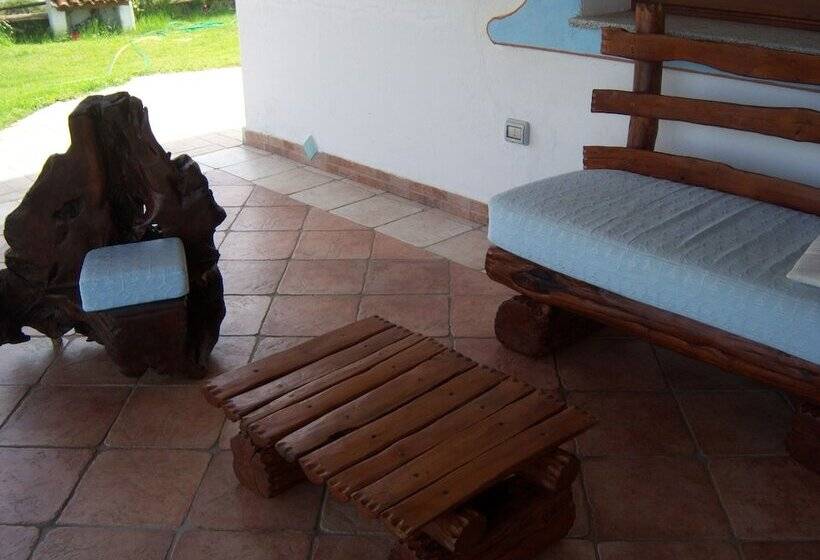 여관 Agriturismo Irghitula