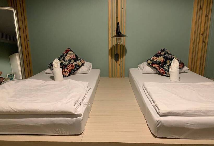 هتل Busket Hostel