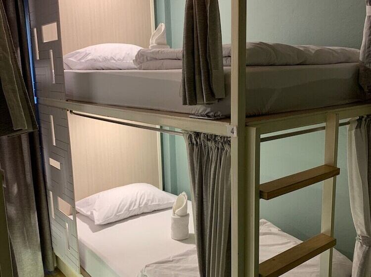 هتل Busket Hostel