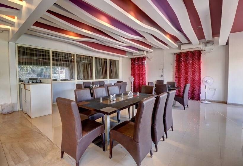 ホテル Genx By Oyo Rooms