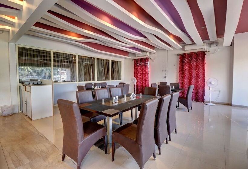 ホテル Genx By Oyo Rooms