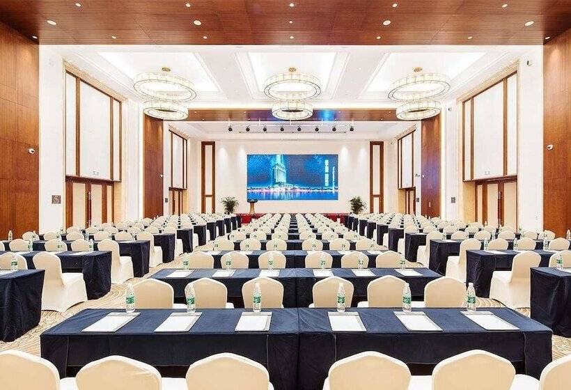 Отель Howard Johnson New District Plaza Ziyang