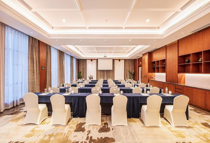 Отель Howard Johnson New District Plaza Ziyang