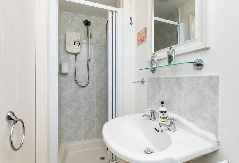 فندق Morleys Rooms   Located In The Heart Of Hurstpierpoint By Huluki Sussex Stays