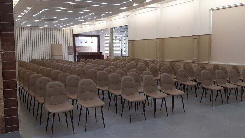 בית מלון כפרי The Tiger Groove Resort