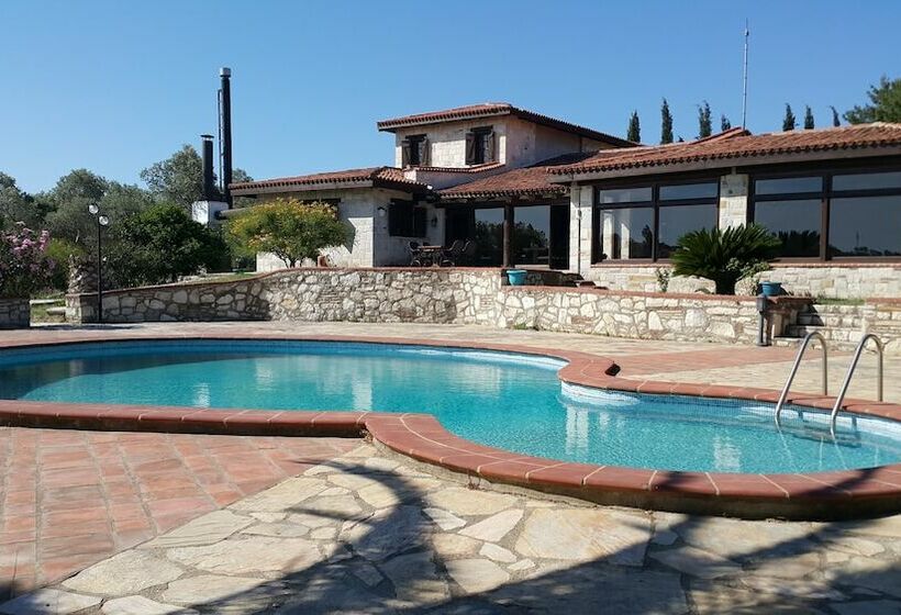 Urla Ciftlik Otel