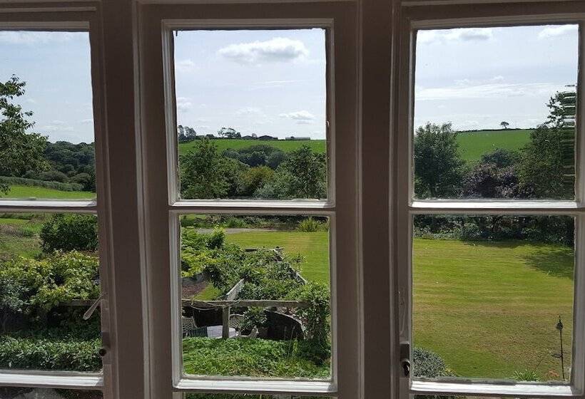 مبيت وإفطار Lowerfield House