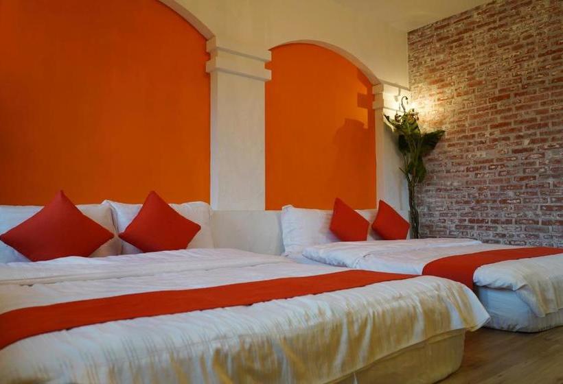 تختخواب و صبحانه Travel Light Guesthouse