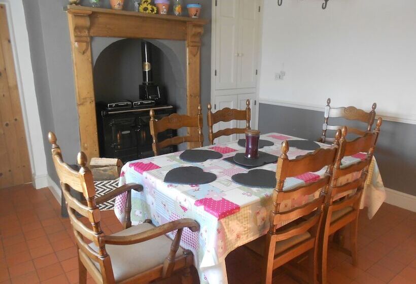 مبيت وإفطار Villa Farm Cottage