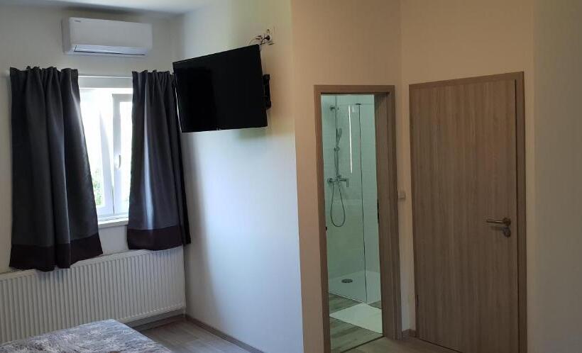 فندق فئة نجمة واحدة Ke To Zagreb Airport Rooms