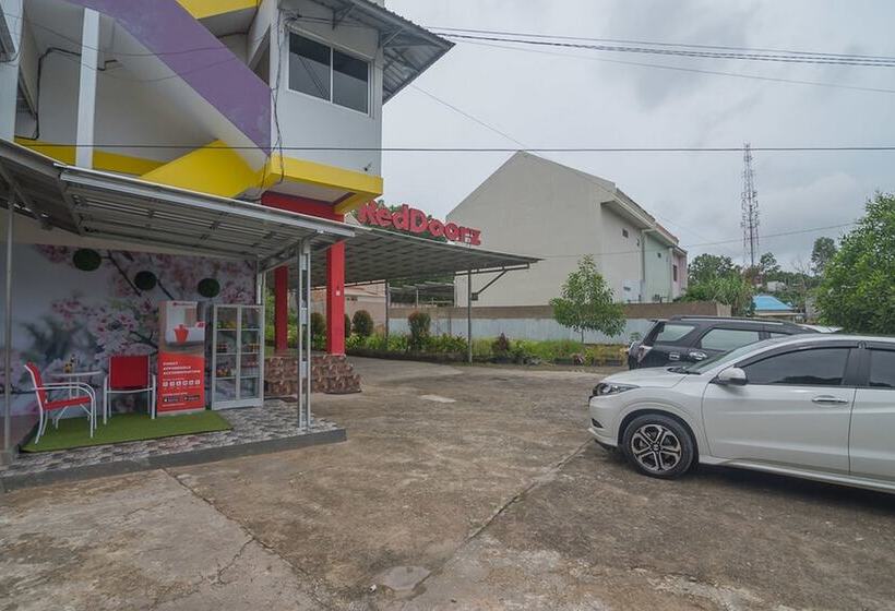 مسافرخانه Reddoorz Syariah Near Bscc Dome