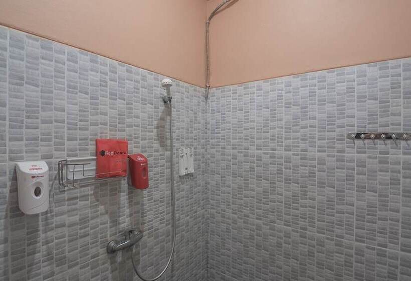 مسافرخانه Reddoorz Syariah Near Bscc Dome