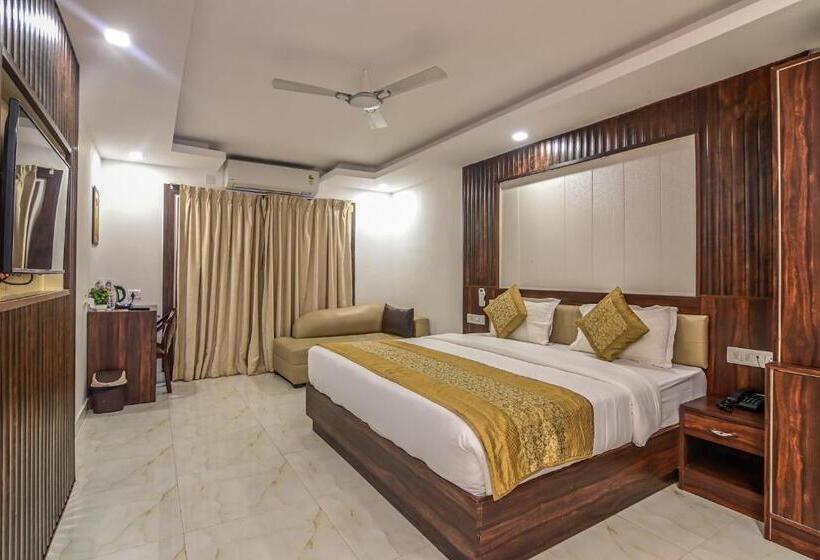 هتل De Falcon Goa Beach Resort