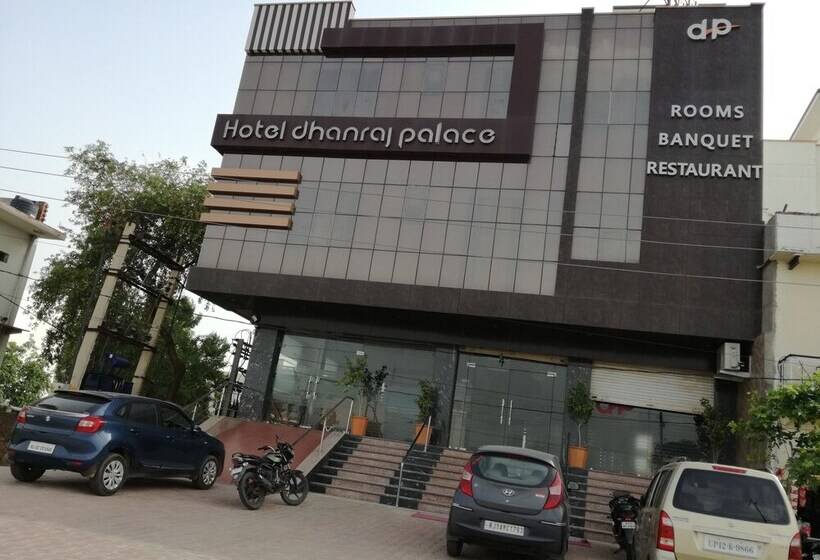 فندق Dhanraj Palace