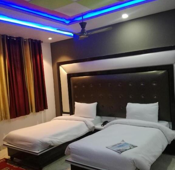 فندق Dhanraj Palace