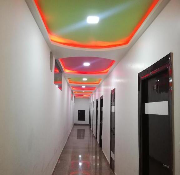 فندق Dhanraj Palace
