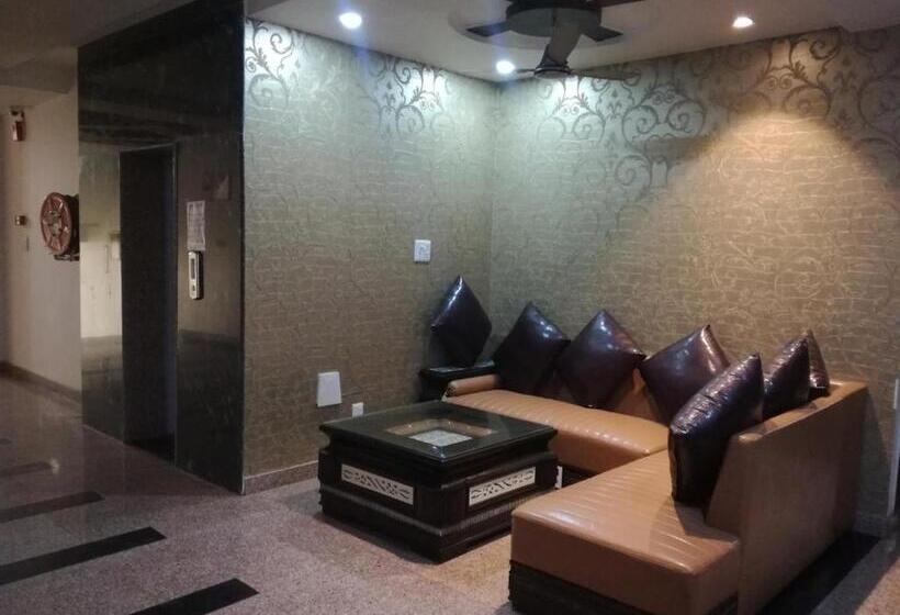 فندق Dhanraj Palace
