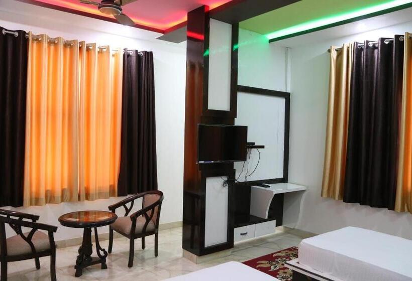 فندق Dhanraj Palace