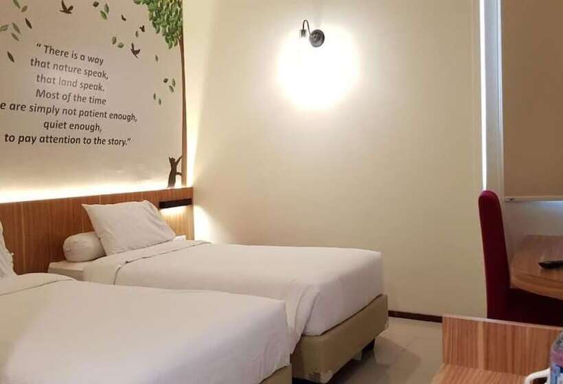 هتل Front One Resort Magelang