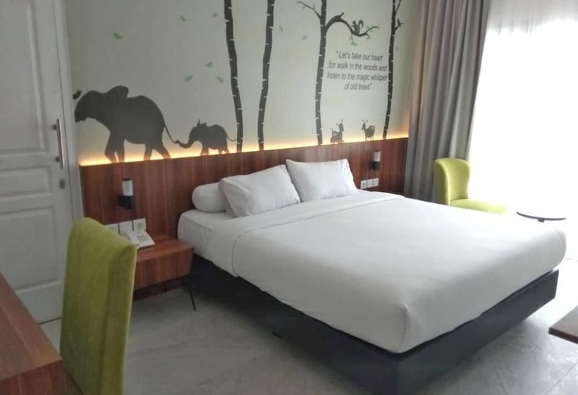 هتل Front One Resort Magelang