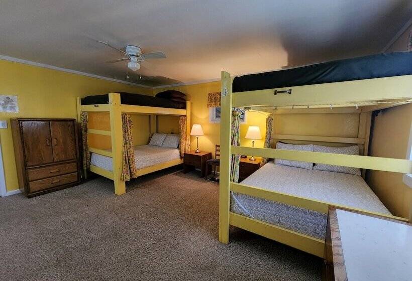 Отель Inn The Clouds Hostel & Inn