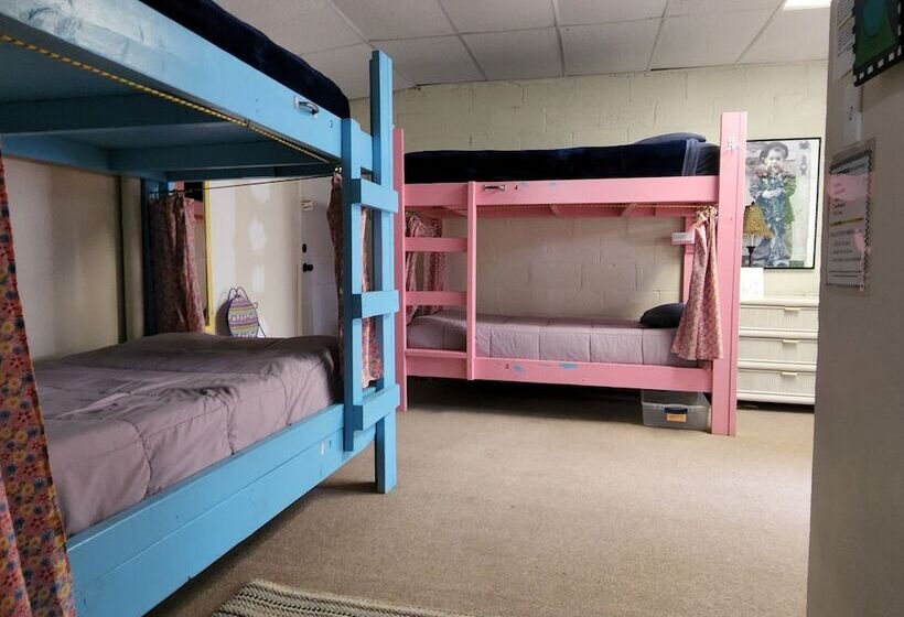 Отель Inn The Clouds Hostel & Inn