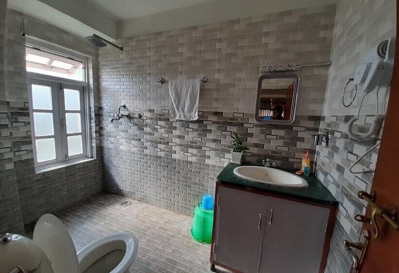 هتل Oyo 228 Dhulikhel Eco Resort