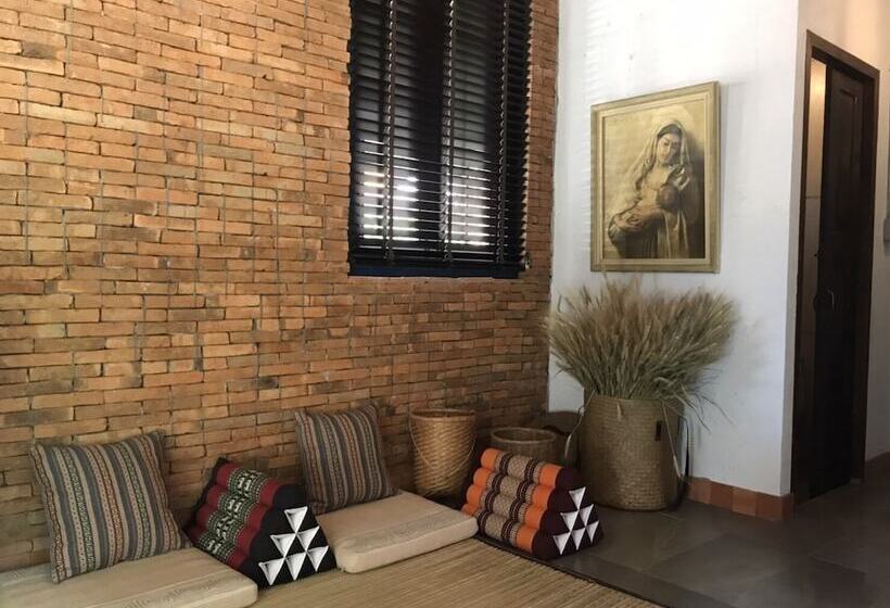 هتل Voraman Hut